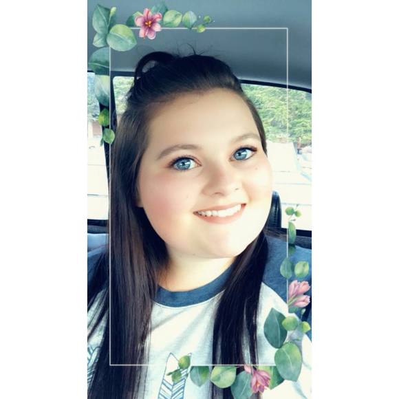 Meet your Posher, Hailey - Picture 1 of 7